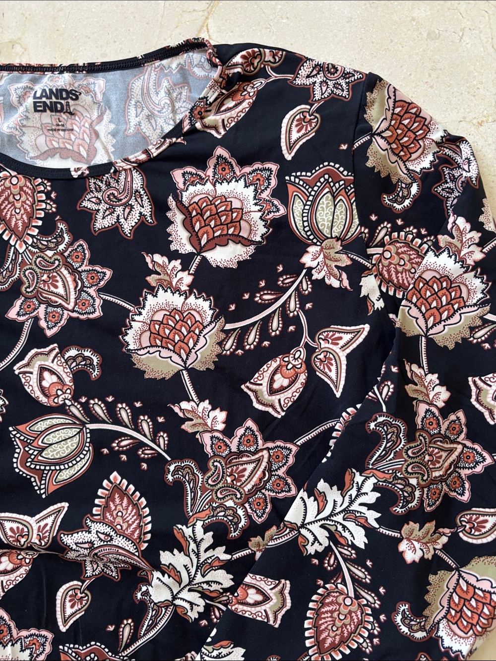 Lands End Women’s Black Long Sleeve Floral Paisley Swim Rash Guard - Picture 2 of 3